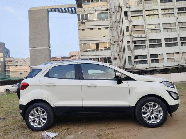 https://images10.gaadi.com/usedcar_image/4295728/original/processed_c977d474048d4b65baa55dffebf7eed7.jpg?imwidth=6401