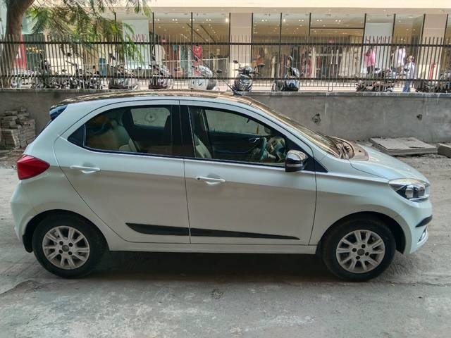 https://images10.gaadi.com/usedcar_image/4295730/original/9892c4f5178fbdc1a9028be8521c2b52.jpg?imwidth=6401