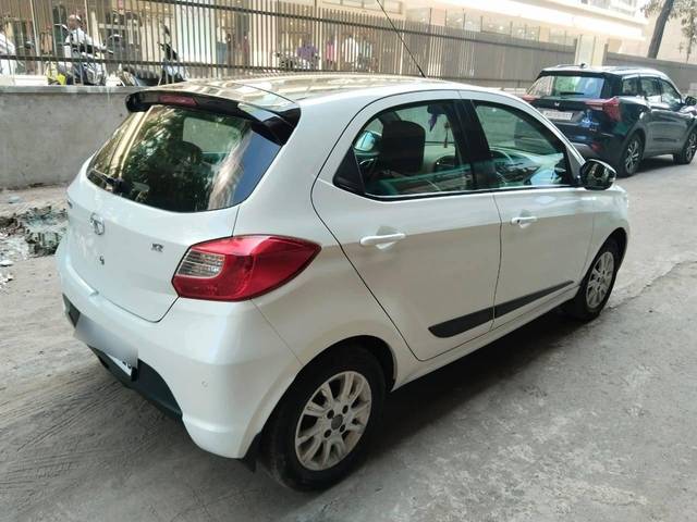 https://images10.gaadi.com/usedcar_image/4295730/original/processed_dd34a2f1306f36708620a54b05f2871a.jpg?imwidth=6402