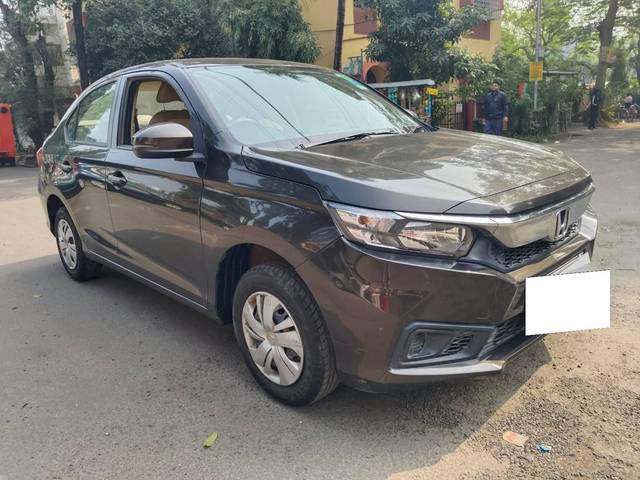 https://images10.gaadi.com/usedcar_image/4295741/original/processed_149ed3a0ac3fe57e7e5ddc91d48d3fee.jpg?imwidth=6400