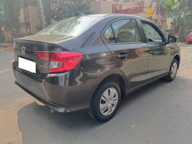 https://images10.gaadi.com/usedcar_image/4295741/original/processed_df947a1f5f3ef6fb0f5d38f850947fbe.jpg?imwidth=6402