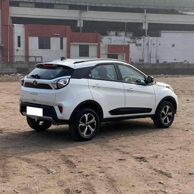 https://images10.gaadi.com/usedcar_image/4295788/original/processed_d5066ce6891aad778411787298761bfa.jpg?imwidth=6402