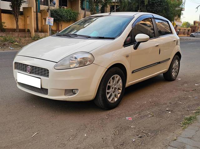 https://images10.gaadi.com/usedcar_image/4295835/original/processed_0a3dd3bf24342f49d3af06939e7f5e5c.jpg?imwidth=6402