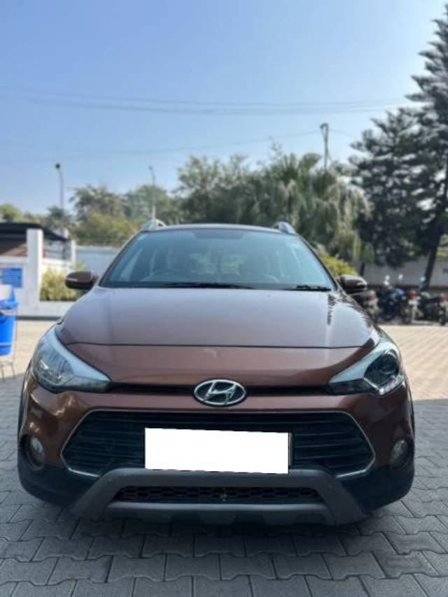 https://images10.gaadi.com/usedcar_image/4295876/original/processed_e704ec56-73a5-43cc-80d6-2f9b4b47e396.jpg?imwidth=6400