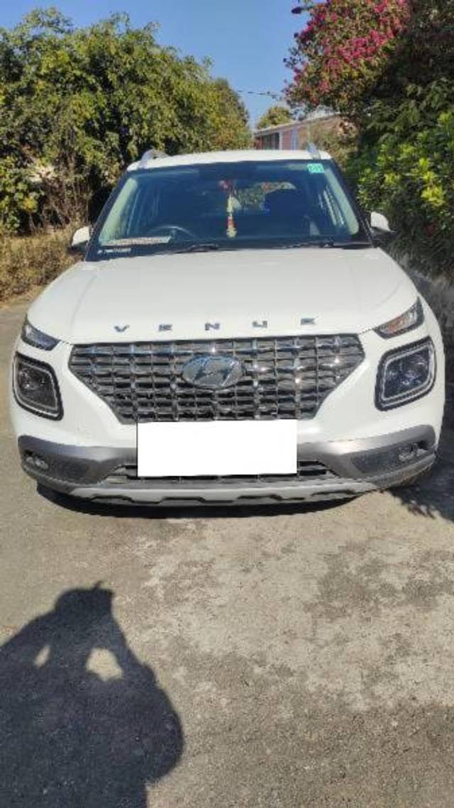 https://images10.gaadi.com/usedcar_image/4295904/original/processed_5e6bb568-d1b4-4935-992b-205a07cbb212.jpg?imwidth=6402