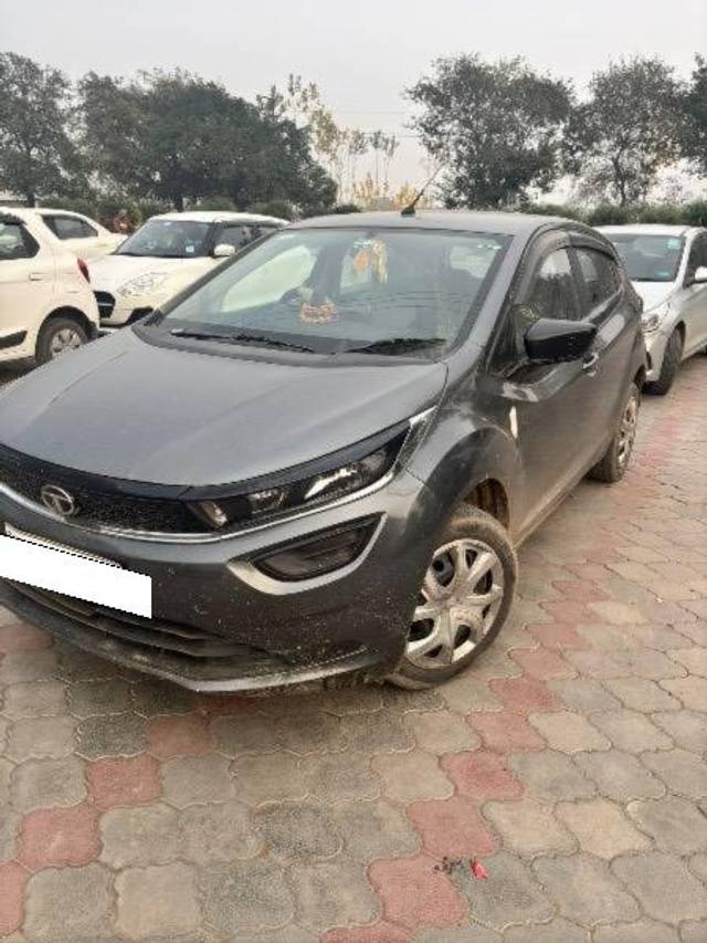 https://images10.gaadi.com/usedcar_image/4295907/original/processed_1c16a717-7d81-41f4-8f85-644ff50c05b6.jpg?imwidth=6401