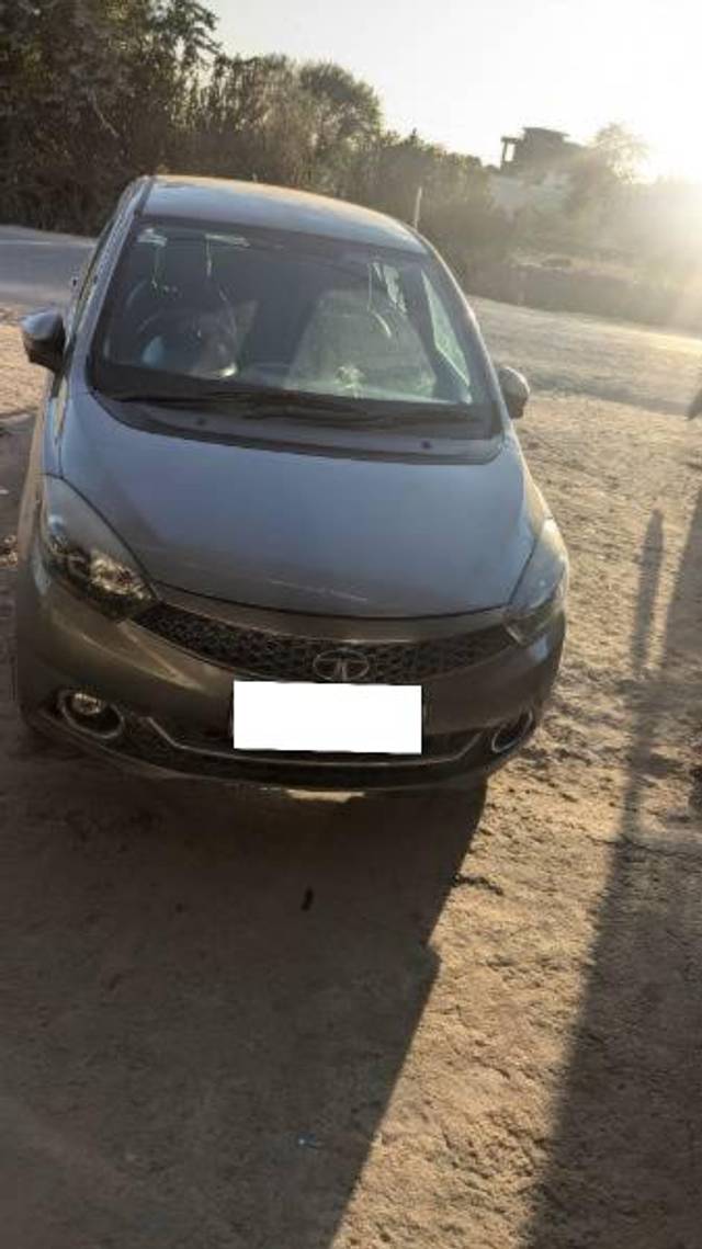 https://images10.gaadi.com/usedcar_image/4295960/original/processed_e7ecdea6-8e4c-49c2-9b91-e05ffb9cf4c1.jpg?imwidth=6401