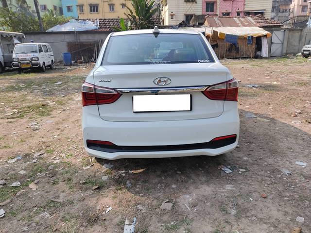 https://images10.gaadi.com/usedcar_image/4295965/original/processed_fa92a0563707ad58d2d89276c48144b7.jpg?imwidth=6401