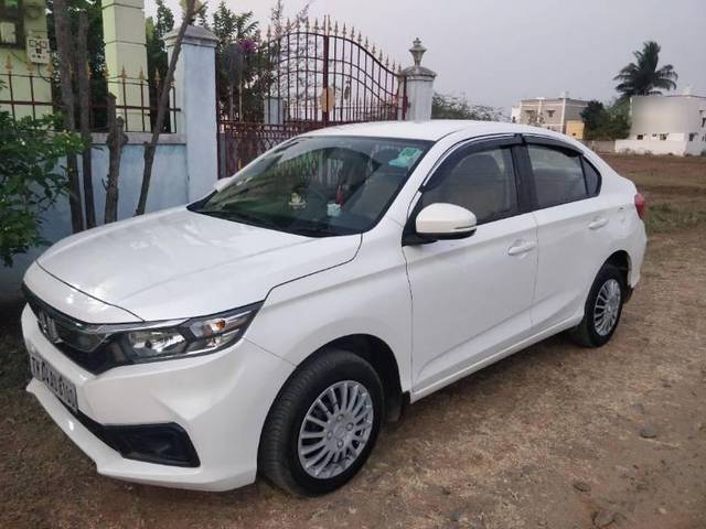 https://images10.gaadi.com/usedcar_image/4295978/original/processed_6f393d59-ac2d-4210-8843-a9dd49117b7f.jpg?imwidth=6400