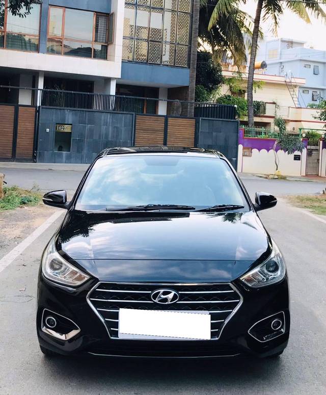 https://images10.gaadi.com/usedcar_image/4295985/original/processed_a5ea5beffb23edd7274f7612bef851ba.jpg?imwidth=6402