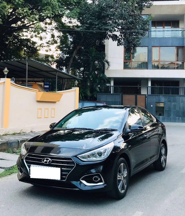 https://images10.gaadi.com/usedcar_image/4295985/original/processed_c8791527b490868c5d6c787148d57573.jpg?imwidth=6401