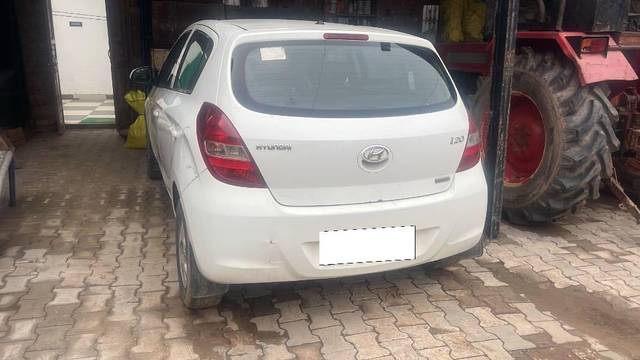 https://images10.gaadi.com/usedcar_image/4296006/original/processed_71b29968-3eaa-4514-8107-c8456386a351.jpg?imwidth=6401