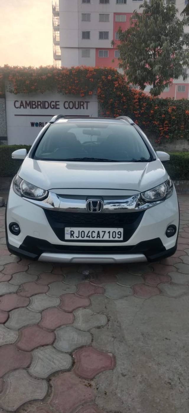 https://images10.gaadi.com/usedcar_image/4296118/original/2da6a898724949be1e6bee09f52705c2.jpg?imwidth=6400