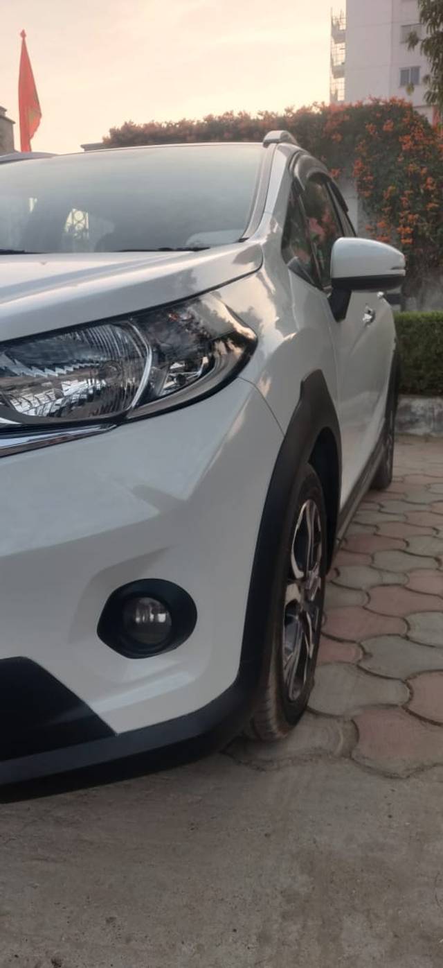 https://images10.gaadi.com/usedcar_image/4296118/original/a26c45272e68b6539be6b88d28e70809.jpg?imwidth=6401