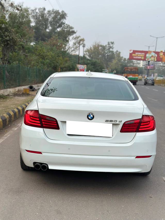 https://images10.gaadi.com/usedcar_image/4296227/original/processed_35532cf45575bbaba2cea413f5c34bd0.jpg?imwidth=6401