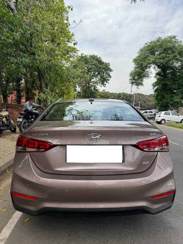 https://images10.gaadi.com/usedcar_image/4296265/original/processed_177e3e7696804f12df8991e778c9bb80.jpg?imwidth=6401