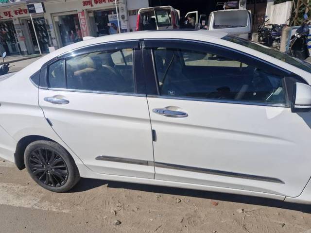 https://images10.gaadi.com/usedcar_image/4296272/original/processed_dd3cfe22-37c7-441f-98a7-4cc8ffb2f6b0.jpg?imwidth=6401