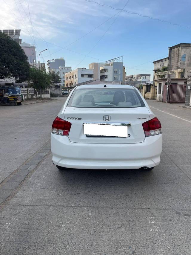 https://images10.gaadi.com/usedcar_image/4296282/original/processed_83fd67525f95dc2292b0af7f7df066dc.jpg?imwidth=6401