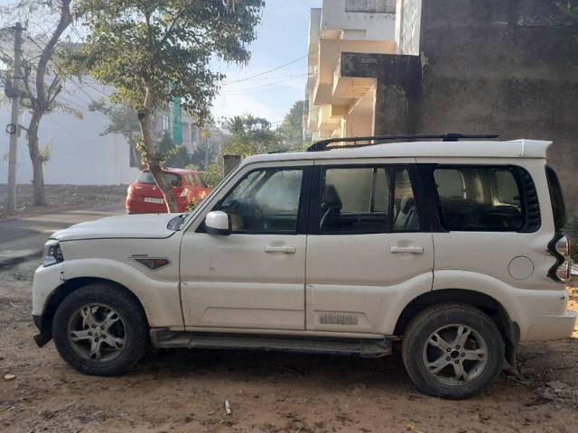 https://images10.gaadi.com/usedcar_image/4296305/original/0a518bb430a7dd51c5c7acada30058d5.jpg?imwidth=6402