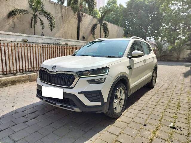 https://images10.gaadi.com/usedcar_image/4296368/original/processed_5f867195f2f55091d6b8ab9b1e48249f.jpg?imwidth=6402