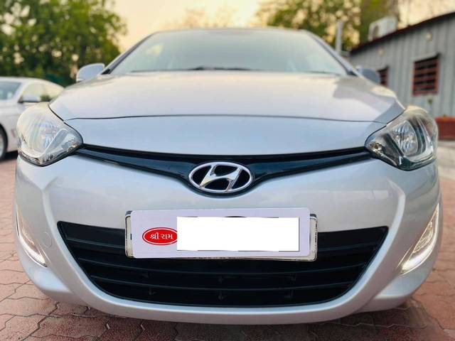 https://images10.gaadi.com/usedcar_image/4296392/original/processed_29eae27d88fe924af9a1d4fe5bd5329a.jpg?imwidth=6400