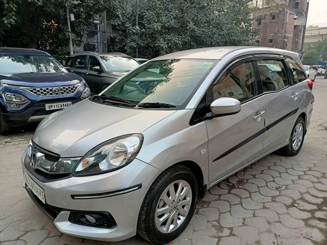 https://images10.gaadi.com/usedcar_image/4296419/original/processed_01706a11b0c4f2dae0f4cdceb3023b3c.jpg?imwidth=6400