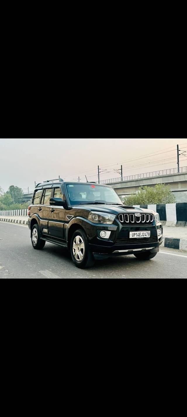 https://images10.gaadi.com/usedcar_image/4296469/original/processed_e1cbe8c23233a70e923af0a6509925b4.jpg?imwidth=6402