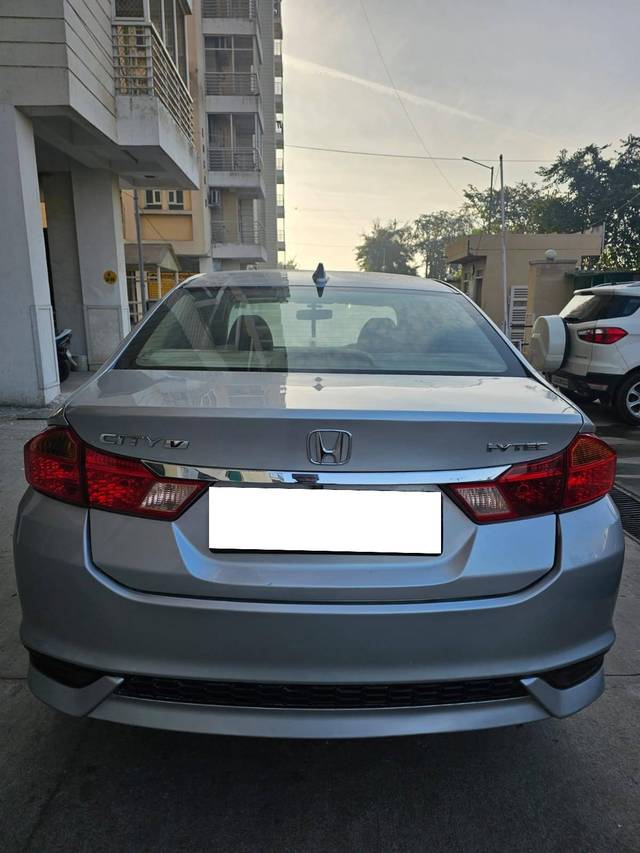 https://images10.gaadi.com/usedcar_image/4296526/original/processed_c0acecd2fea0b36d7199a795537c4116.jpg?imwidth=6401