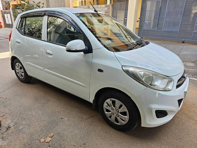 https://images10.gaadi.com/usedcar_image/4296592/original/processed_3d7ef3b00c15ab6172bb116d4ec8aec0.jpg?imwidth=6400