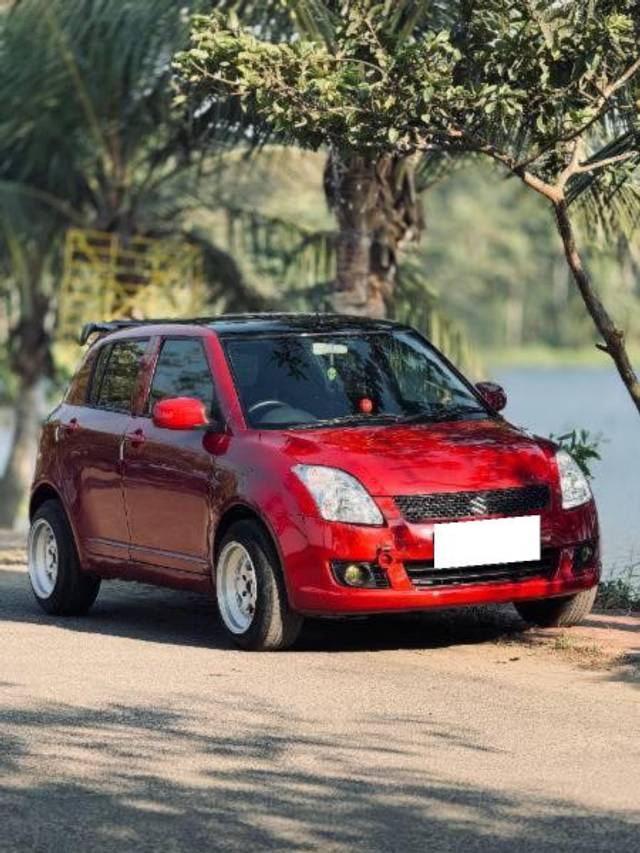 https://images10.gaadi.com/usedcar_image/4296620/original/processed_112b5259-e17f-48da-be60-f39042afc805.jpg?imwidth=6400