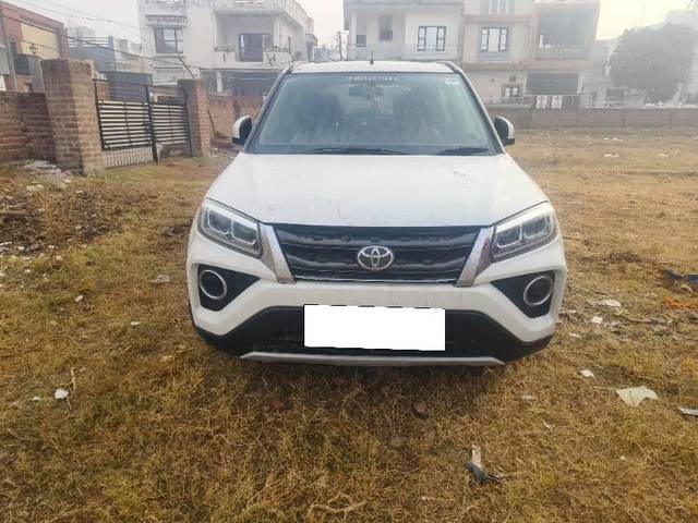 https://images10.gaadi.com/usedcar_image/4296807/original/processed_e08eaaba-1338-4f9a-817e-1754e2013ff9.jpg?imwidth=6400