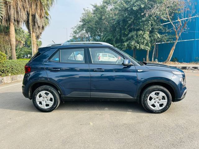 https://images10.gaadi.com/usedcar_image/4296819/original/284d04af215e2b8f6bb7647eab0a61ff.jpg?imwidth=6401