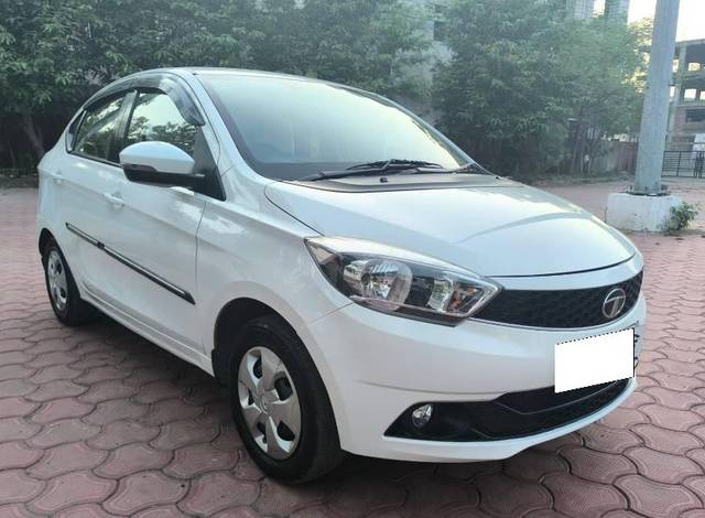 https://images10.gaadi.com/usedcar_image/4296825/original/processed_f87345c6-a6e6-4239-802d-8e29fdd106b5.jpg?imwidth=6400