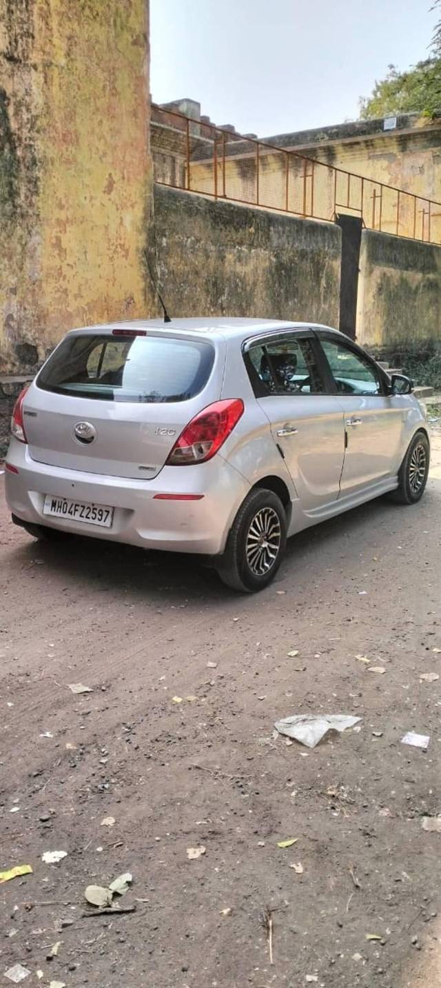 https://images10.gaadi.com/usedcar_image/4296828/original/processed_fe9bfd0d5d49c73c4da73d602a188b6d.jpg?imwidth=6401