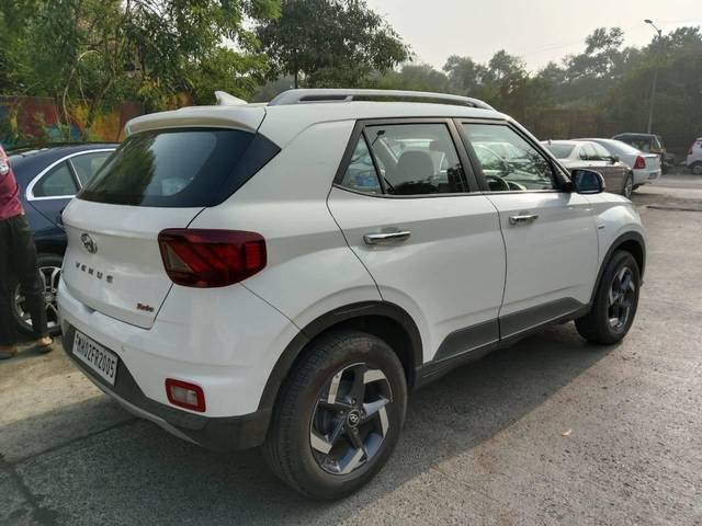 https://images10.gaadi.com/usedcar_image/4296887/original/processed_d79ca1cf3cd64cf9227840469575fac9.jpg?imwidth=6401