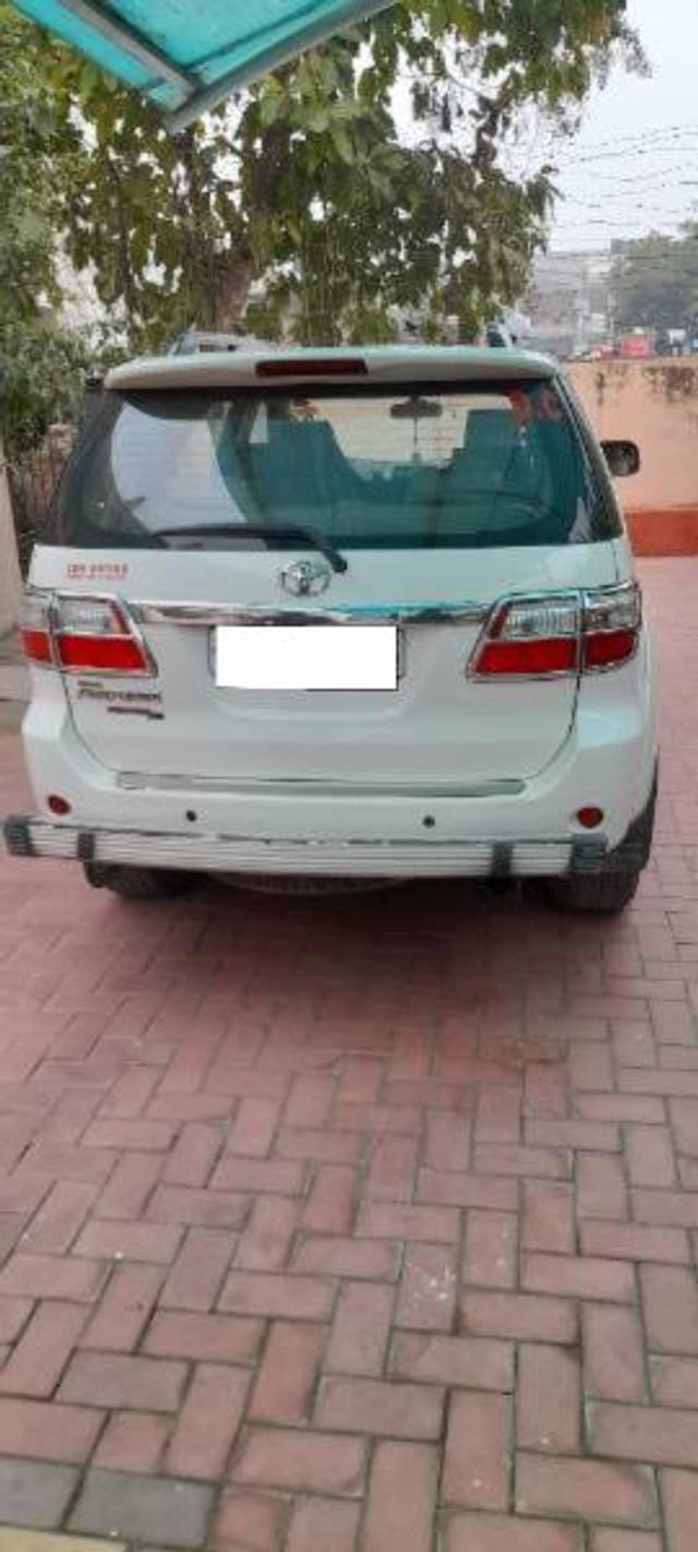 https://images10.gaadi.com/usedcar_image/4296929/original/processed_0ef4c031-9b98-4d5f-8c49-6ac1289e523f.jpg?imwidth=6401