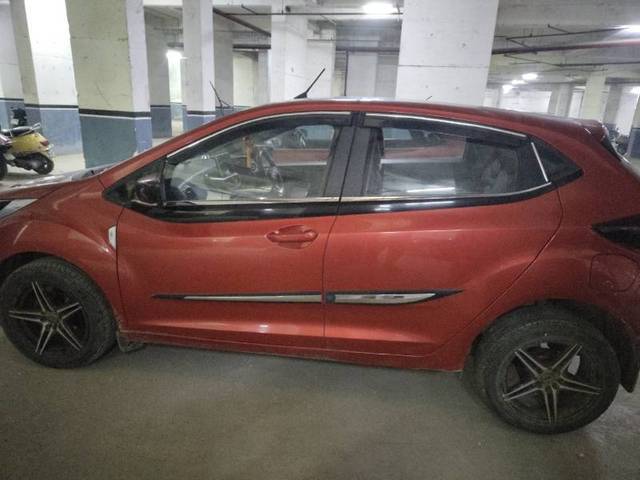 https://images10.gaadi.com/usedcar_image/4296932/original/2571f5f09f7b77f9e9f761a69eb0d0ff.jpg?imwidth=6400