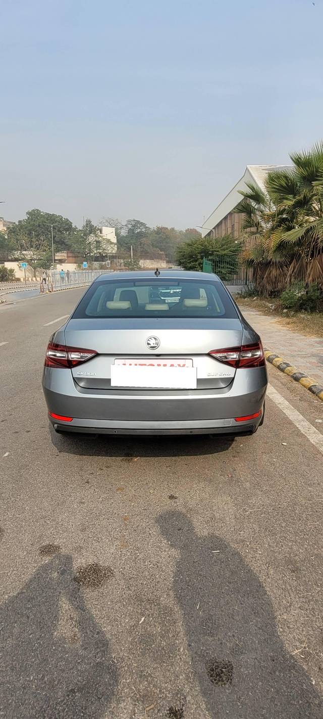 https://images10.gaadi.com/usedcar_image/4296949/original/processed_d3f8d728c0936179906f84628322c466.jpg?imwidth=6402