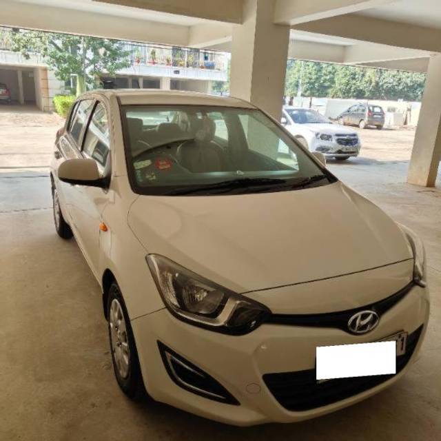 https://images10.gaadi.com/usedcar_image/4296974/original/processed_912b5395-b50d-4f80-98fe-04aedf4b212c.jpg?imwidth=6401