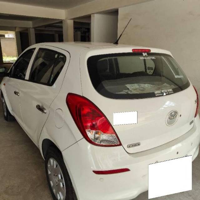 https://images10.gaadi.com/usedcar_image/4296974/original/processed_a068098c-3799-47c4-b1a1-985e7a892d9a.jpg?imwidth=6402