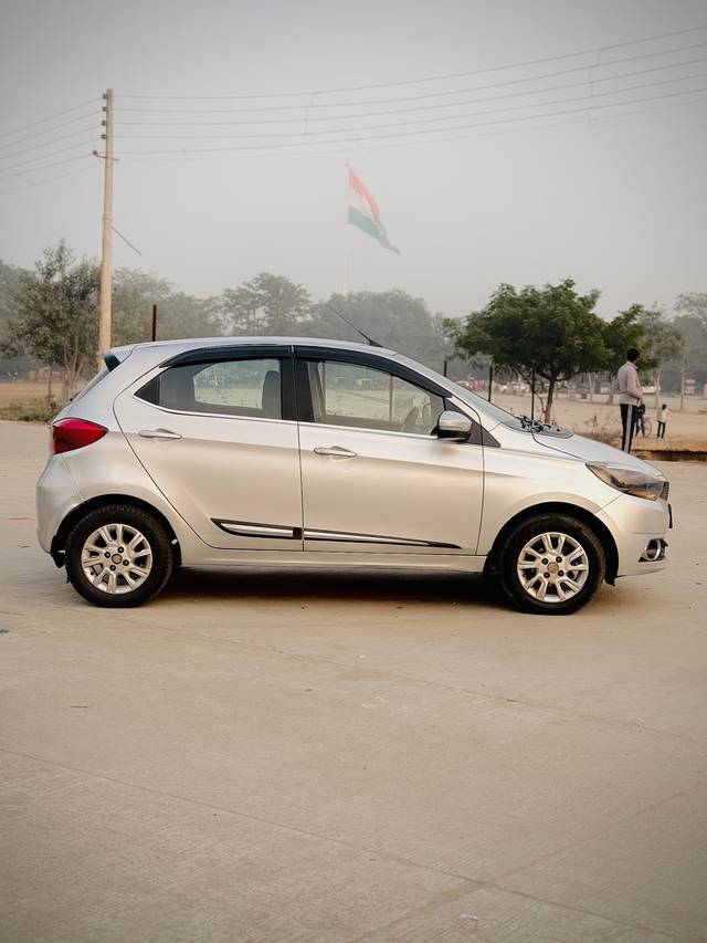 https://images10.gaadi.com/usedcar_image/4296978/original/0dd5f629c825a278c95d79e71fc55d8d.jpg?imwidth=6401