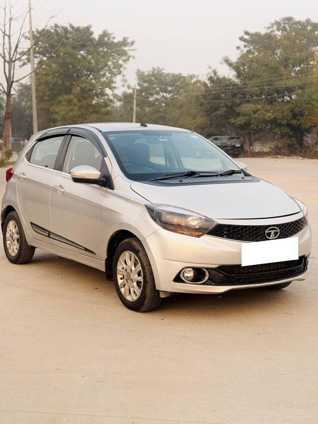 https://images10.gaadi.com/usedcar_image/4296978/original/processed_77093a5b0b4cce8dcb9d2d339ea6e304.jpg?imwidth=6400