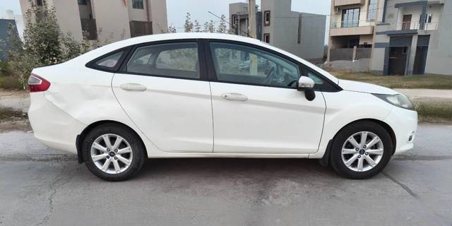 https://images10.gaadi.com/usedcar_image/4296985/original/processed_8c8f5e5b-7539-41e5-9615-2ef1c7534757.jpg?imwidth=6401