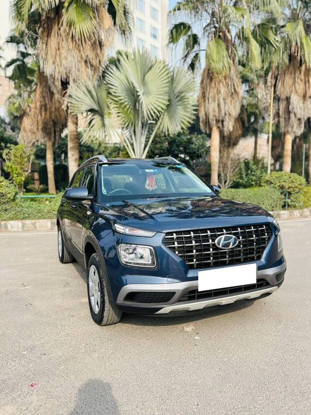 https://images10.gaadi.com/usedcar_image/4297020/original/processed_0d252299dcb7e7329b72c9eeb3929ed9.jpg?imwidth=6401