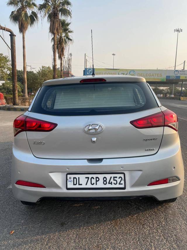 https://images10.gaadi.com/usedcar_image/4297057/original/processed_3bcfadeb5915790d845b155c1f851d50.jpg?imwidth=6402