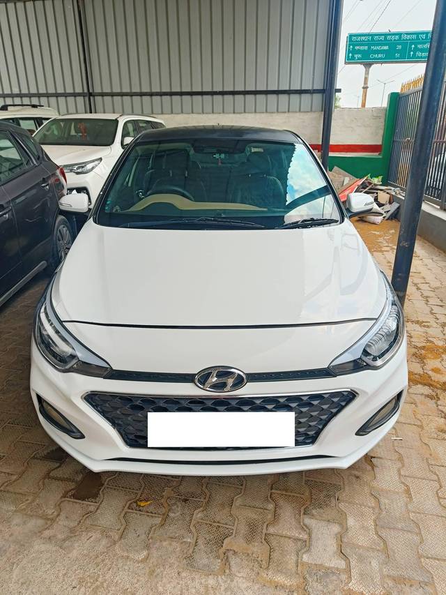 https://images10.gaadi.com/usedcar_image/4297069/original/processed_7705cae8fbdc1a7d67b63934fe8871df.jpg?imwidth=6400