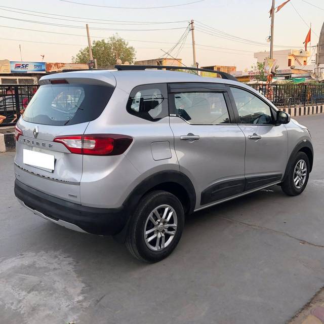 https://images10.gaadi.com/usedcar_image/4297096/original/processed_d22e4ddc12edbc33a6c49b62ca722303.jpg?imwidth=6401