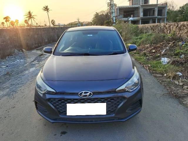 https://images10.gaadi.com/usedcar_image/4297113/original/processed_a432bb5c-fe1e-4134-be76-353105cd7e0f.jpg?imwidth=6401