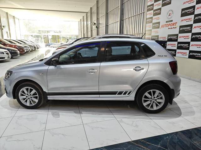 https://images10.gaadi.com/usedcar_image/4297115/original/processed_51c35a540d804725a5c5e8f007f9d871.jpg?imwidth=6402