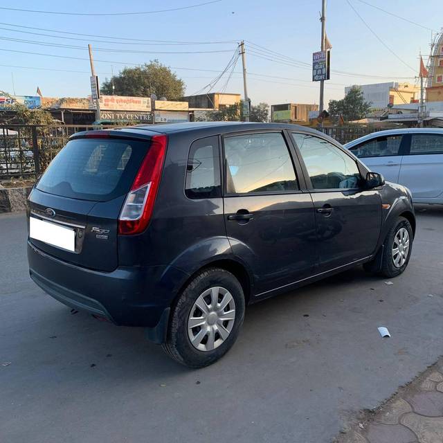 https://images10.gaadi.com/usedcar_image/4297116/original/processed_0518fbfa4d5a00c128e674082509140c.jpg?imwidth=6401